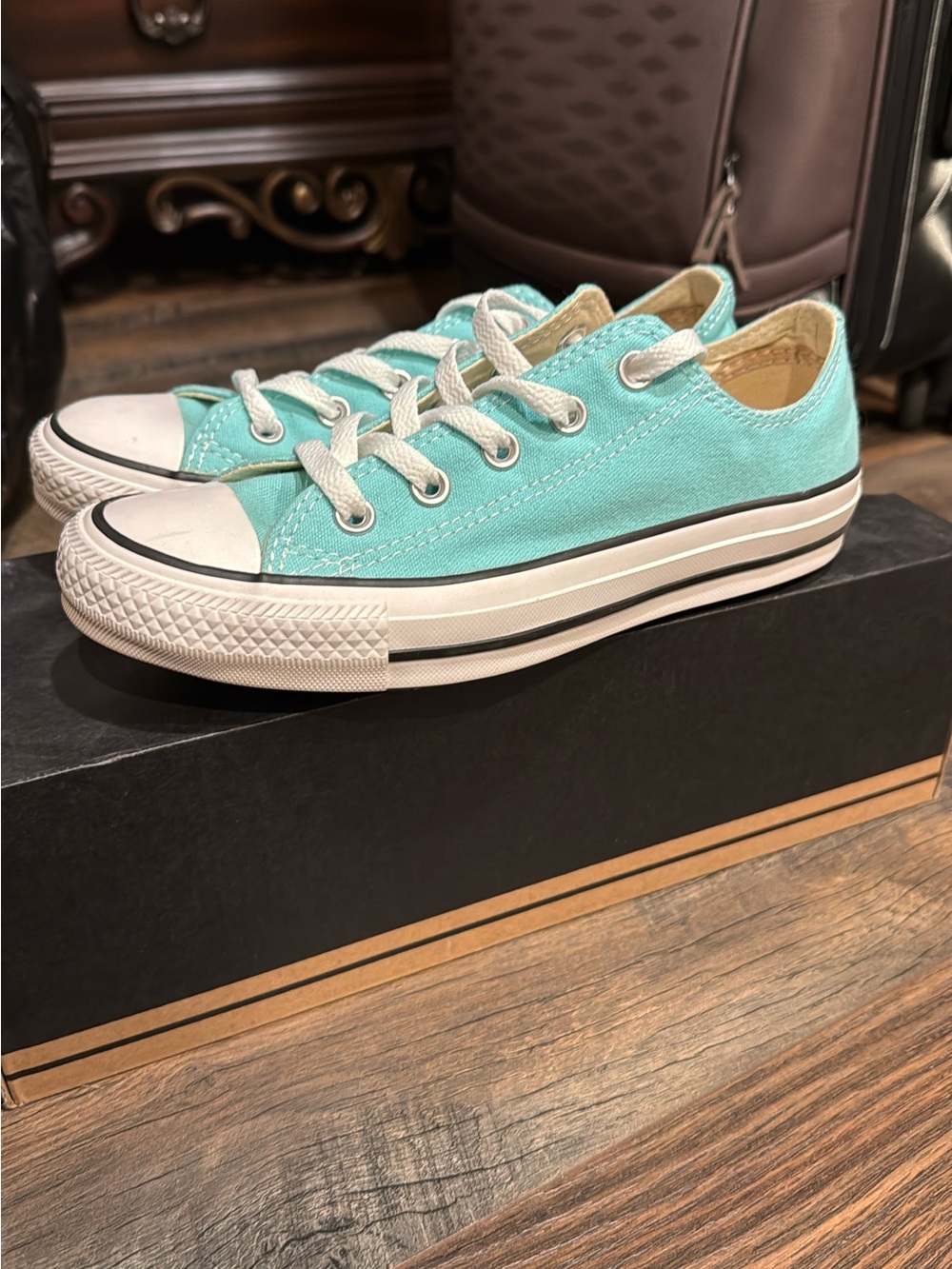 Converse Chuck Taylor Low Top Sneakers - Picture 5 of 7